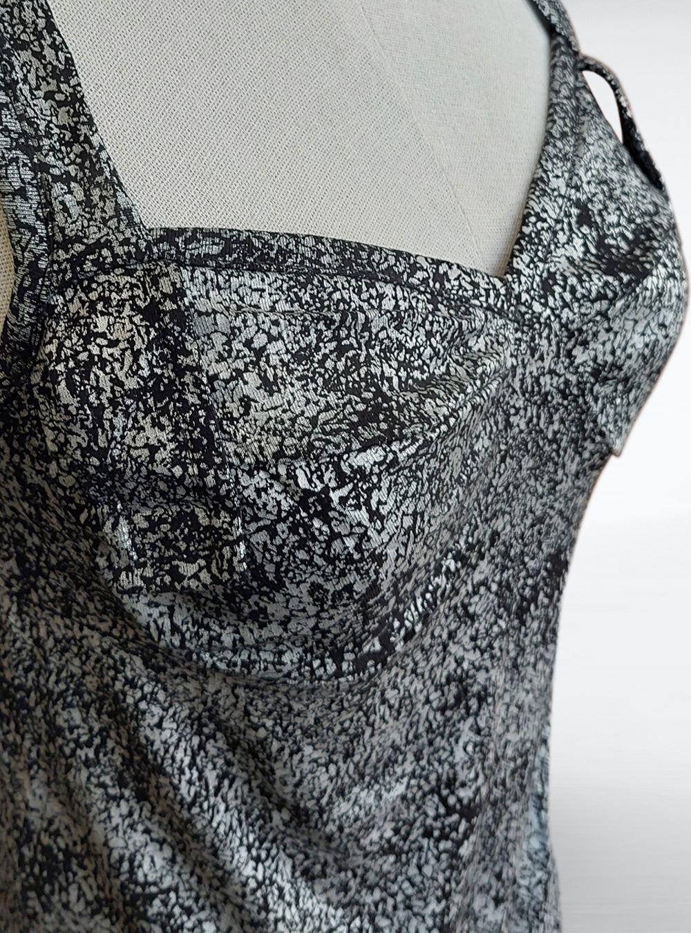 bustier-top-silver-vegan-leather-hpb-close-detail | HybridPunkBerlin