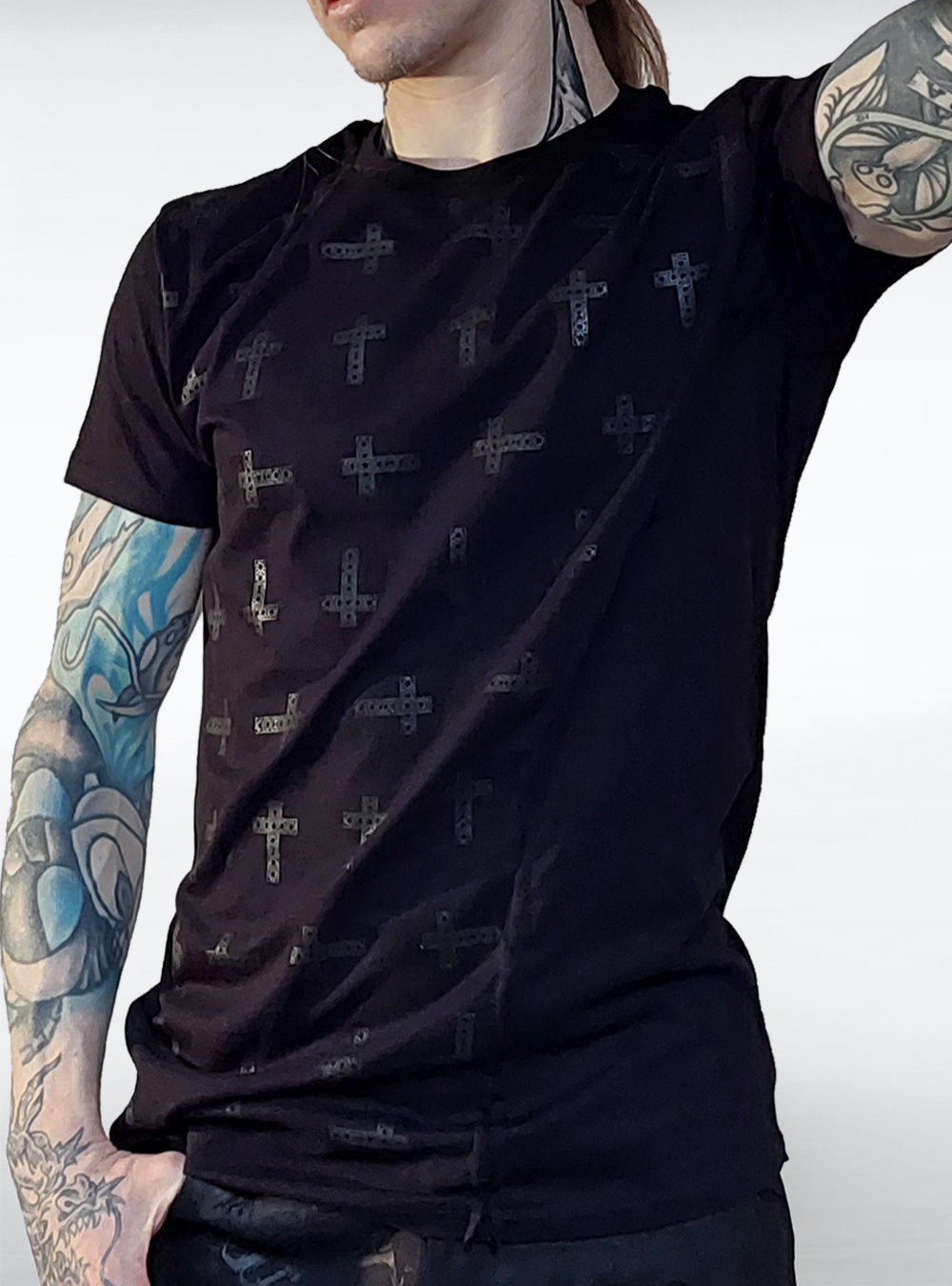 crosses-shirt-men-black-on-black-gothic | HybridPunkBerlin
