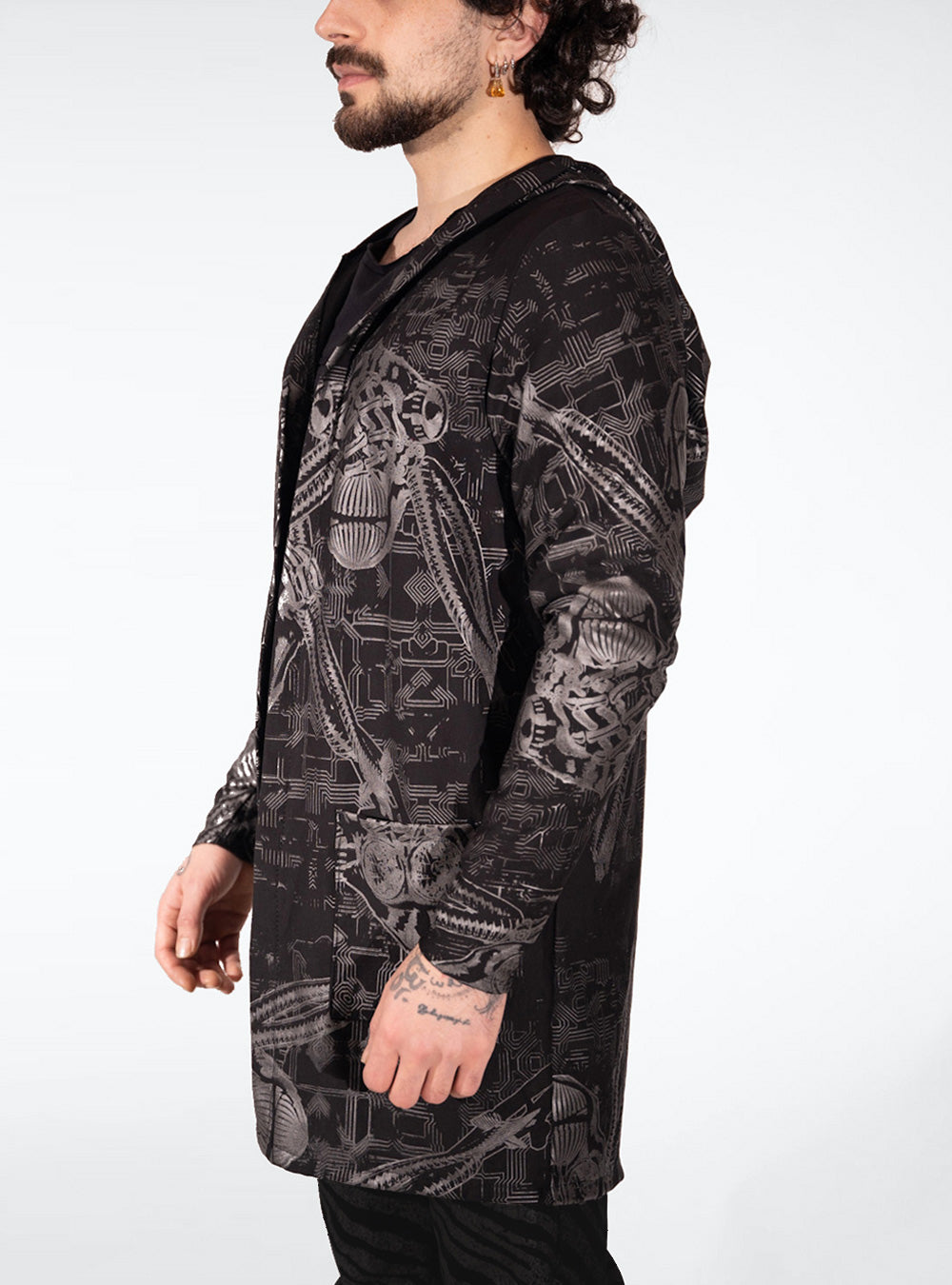 cyber-monkey-hoodie-long-men-black-cyberpunk-side | HybridPunkBerlin