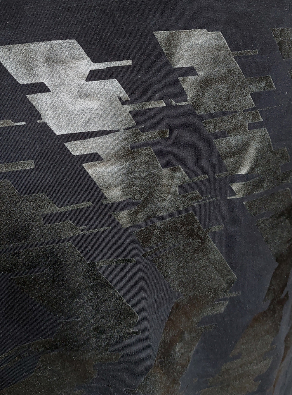 glitch-shirt-women-black-on-black-detail | HybridPunkBerlin