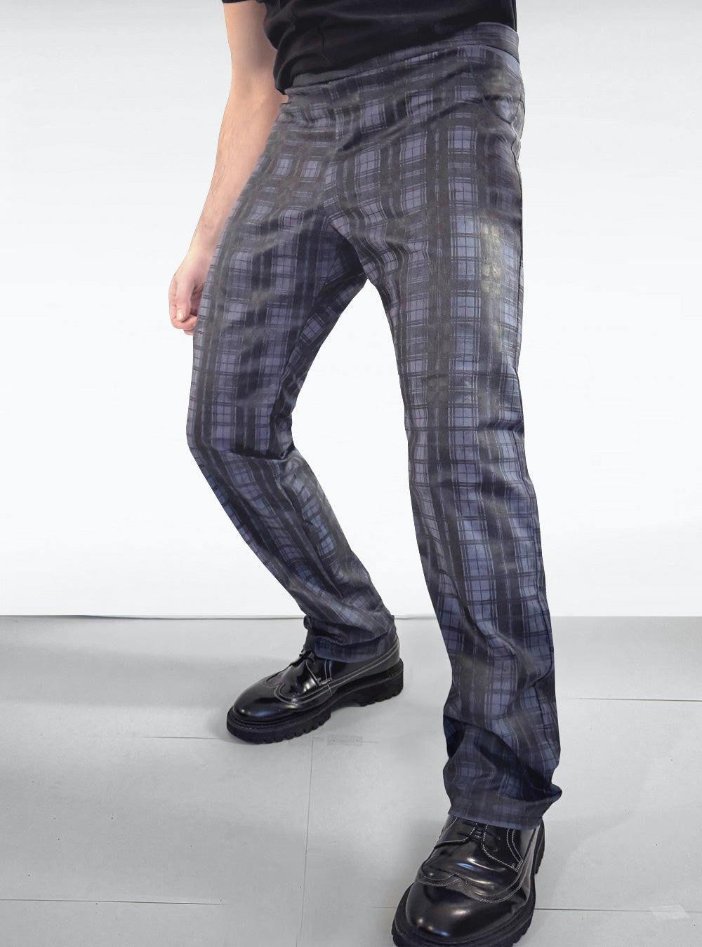 karo-tartan-pants-blue-black-straight-men-front_2f114aad-a538-412d-bca2-beb3273098cd | HybridPunkBerlin