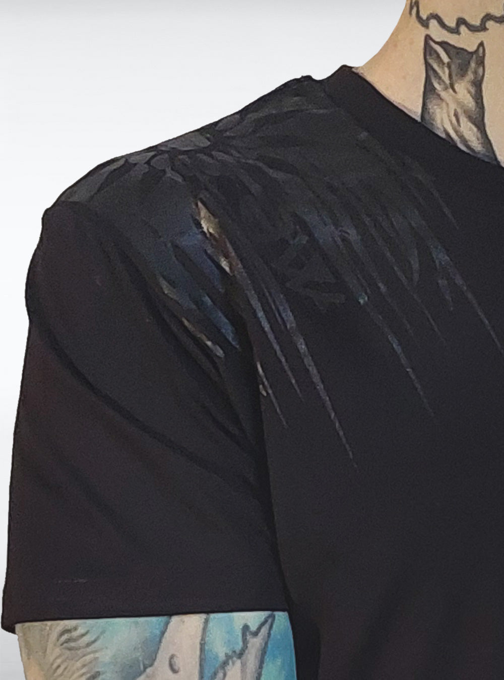 lostb-shirt-black-on-black-print-detail | HybridPunkBerlin