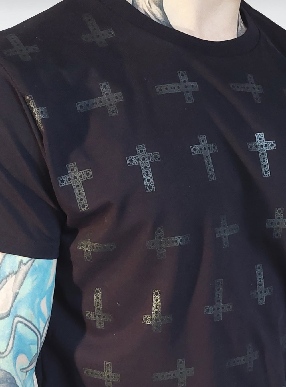 mexican-cross-shirt-men-black-on-black-detail | HybridPunkBerlin