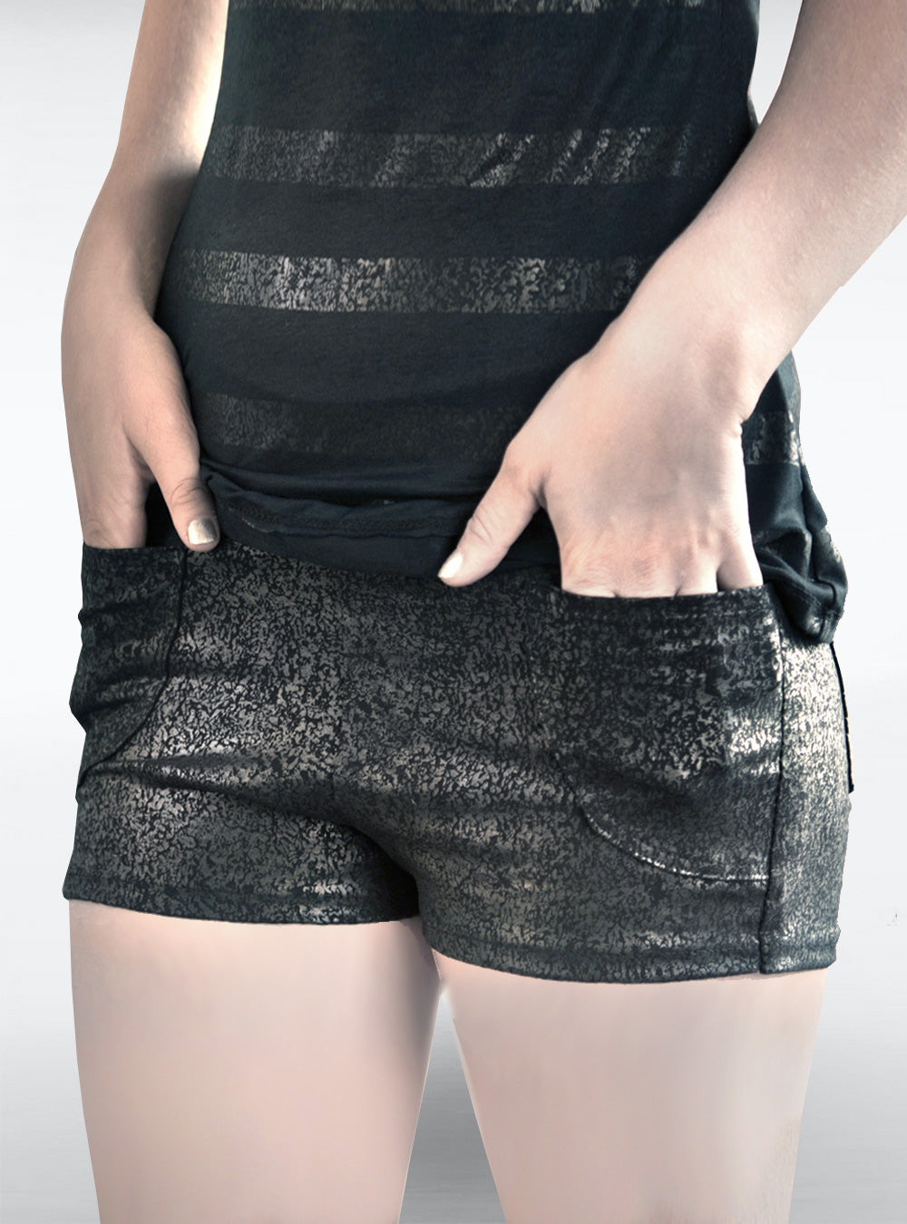 nocture-shorts-black-vegan-leather-style-women | HybridPunkBerlin