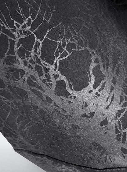 roots-print-leggings-gothic-black-shiny-close-detail-leg | HybridPunkBerlin