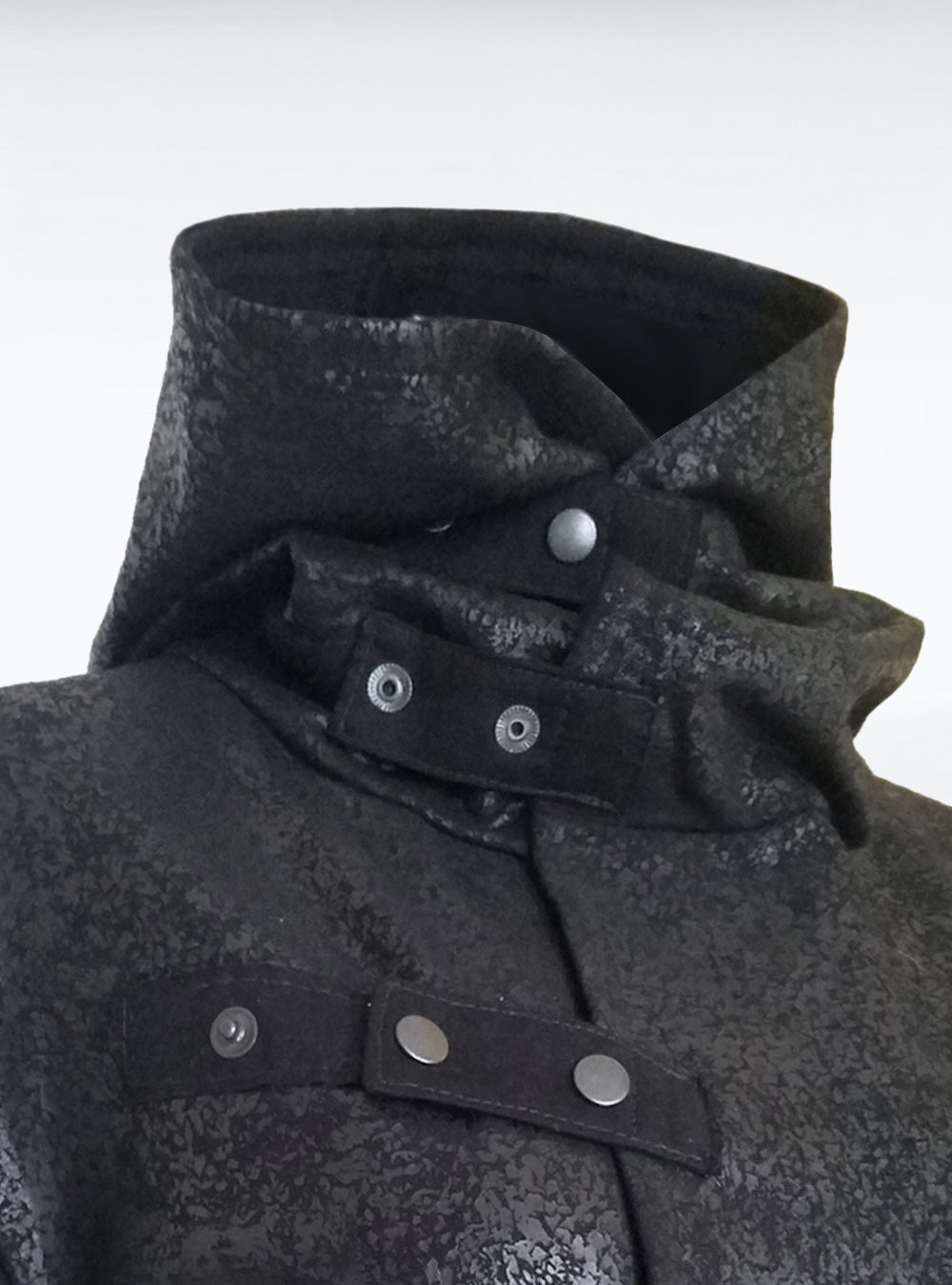 tribu-nocture-hooded-jacket-cyberpunk-close-detail_a1025ced-ea2e-446c-99bd-46804ac36d17 | HybridPunkBerlin
