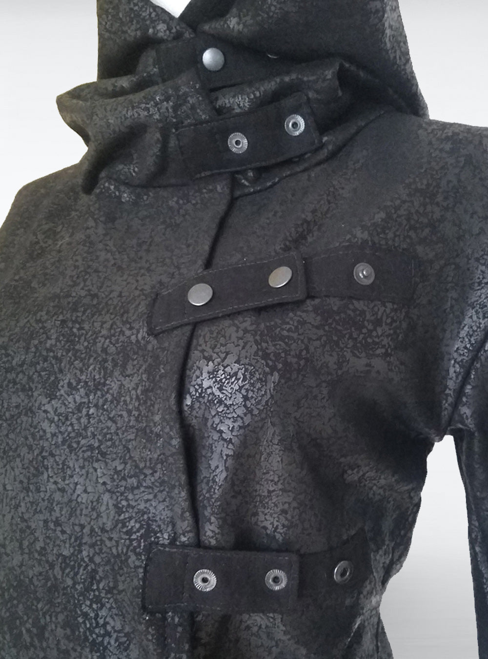 tribu-nocture-women-hoodie-vegan-leather-detail | HybridPunkBerlin