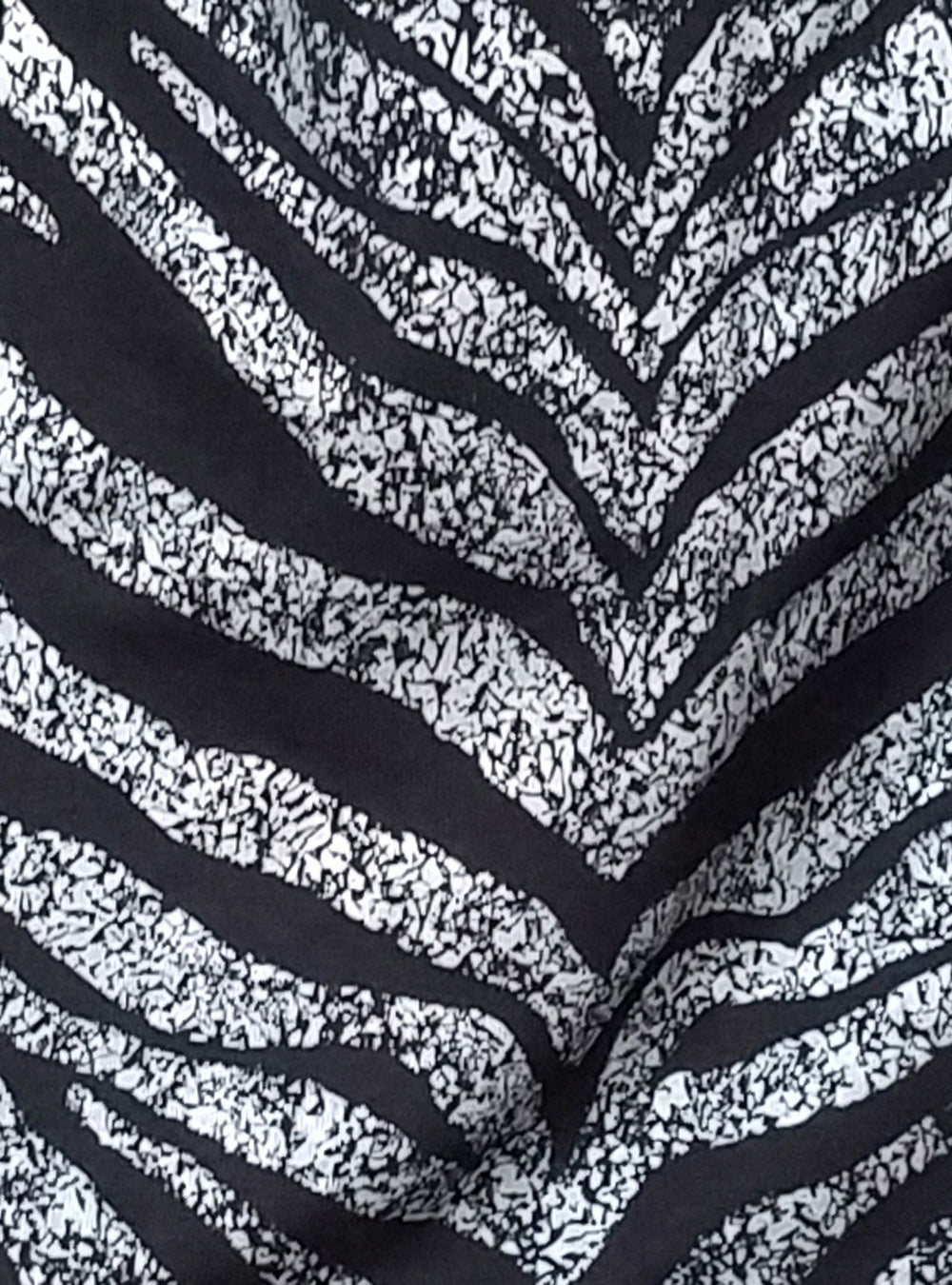 zebra-stripes-print-silver-detail-close | HybridPunkBerlin